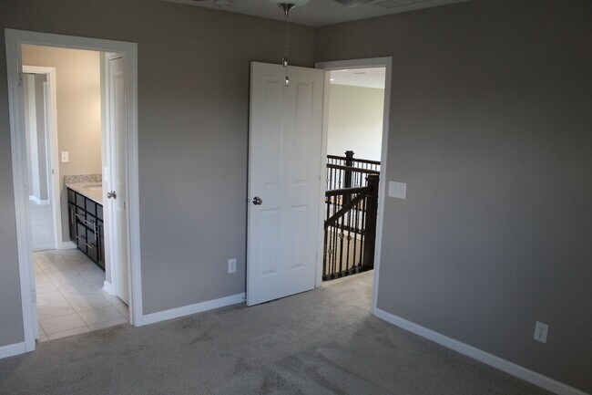 Building Photo - Absolutely Gorgeous 5 BR Estate Home in Br...