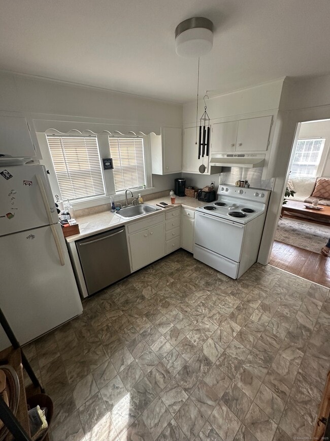 Building Photo - 1110 Poquonnock Rd