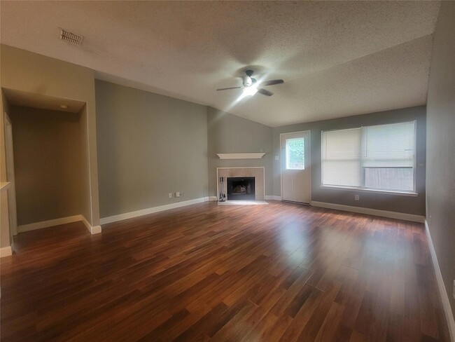 Building Photo - 829 Beaver Creek Dr