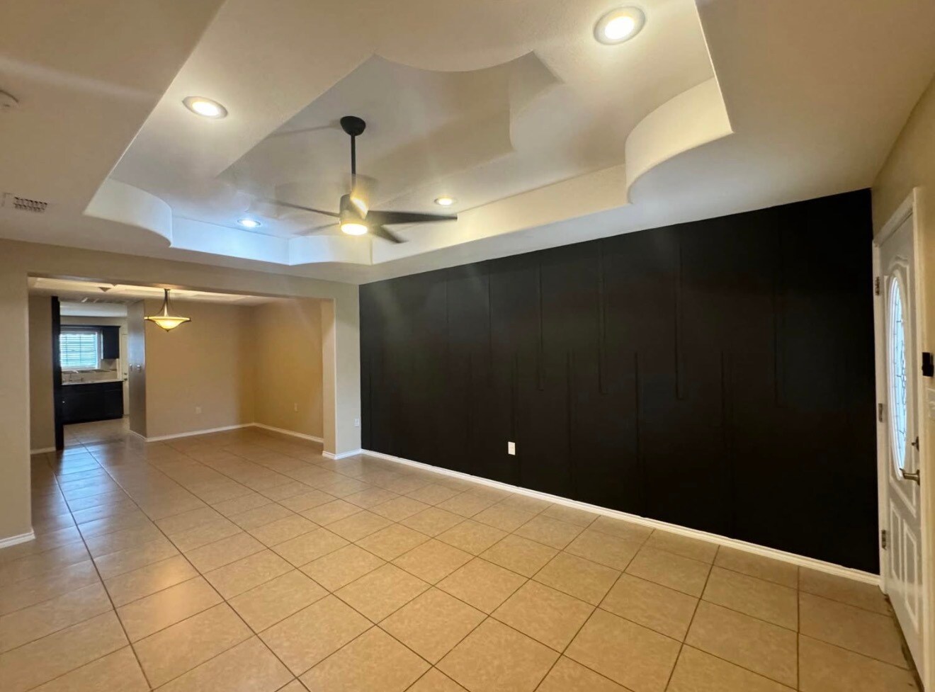 Building Photo - 1110 W Gardenia Ave