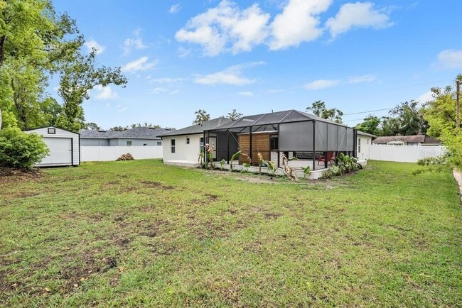 Building Photo - 106 1st Ave NE