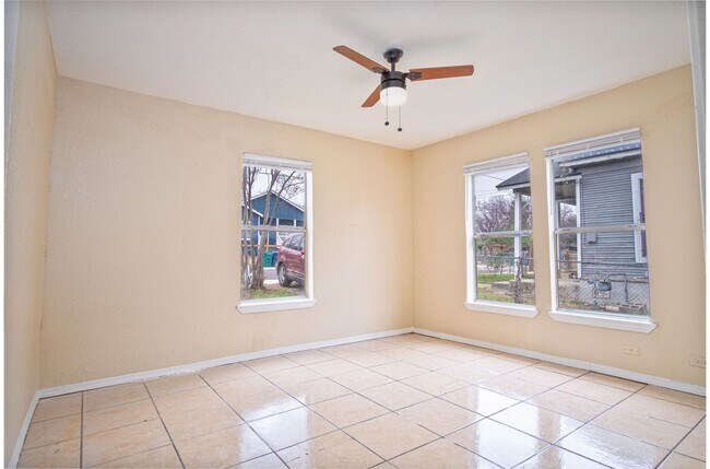 Building Photo - Don't Miss This Relaxing 3BR/1BA Home Near...