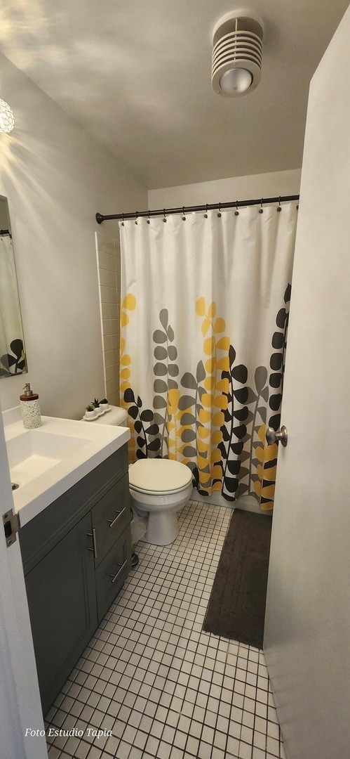 Building Photo - 5415 N Sheridan Rd