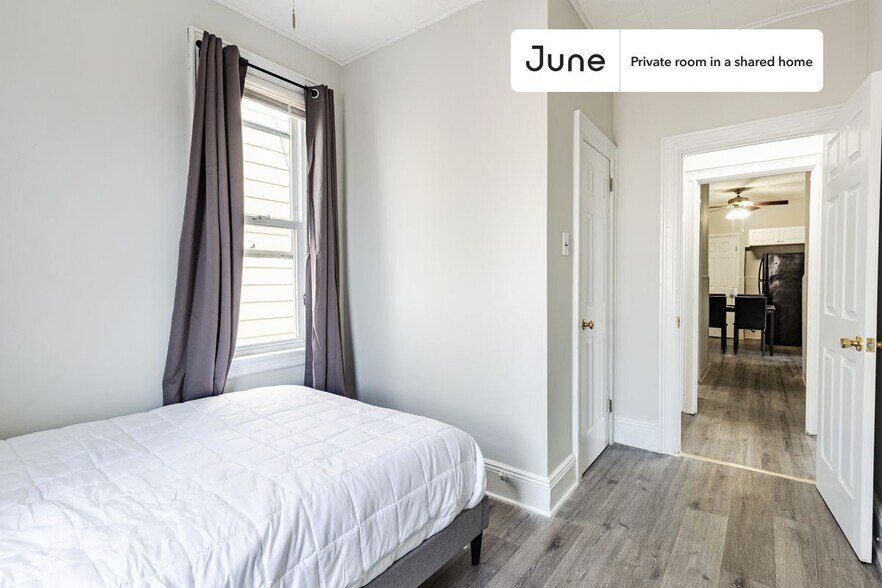 Building Photo - Room in Shared 3 bed/1 bath home