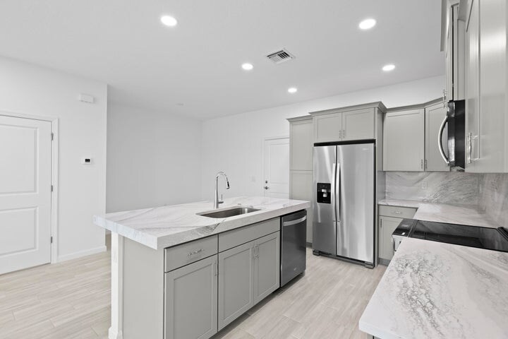 Building Photo - 4616 Longwood Lk Sq