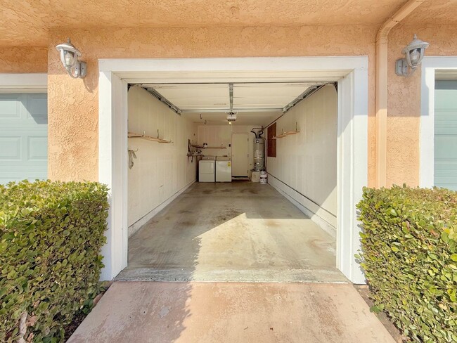 Building Photo - Great 3B/2BA Townhome in Oceanside!