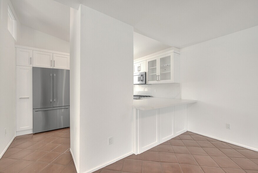 Building Photo - 310 Bayview Dr