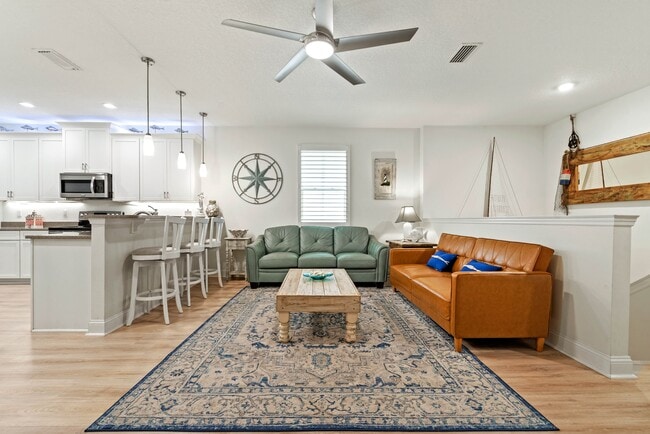 Building Photo - 10 Armand Beach Dr