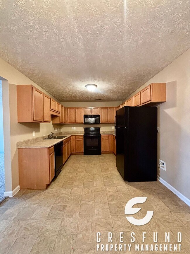Building Photo - Spacious 3 Bed 2.5 Bath Townhouse - AVAILABLE FOR MOVE IN NOW!