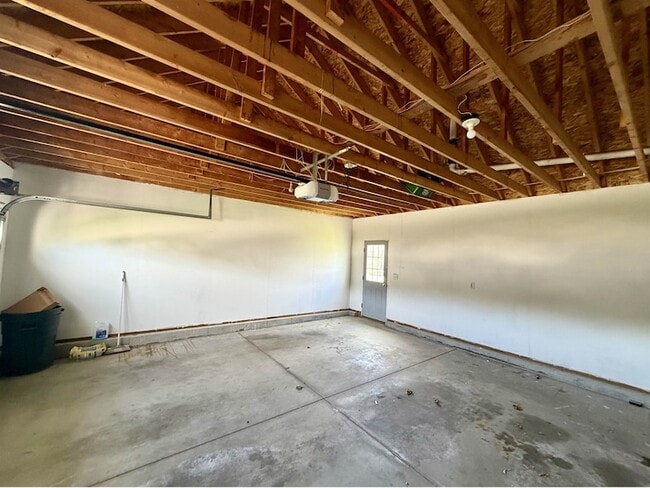 Building Photo - 8 Normandy Way