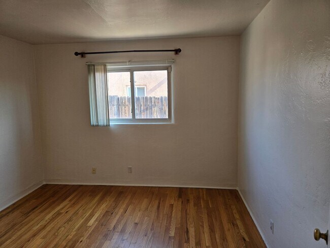 Building Photo - 1728 Richmond Dr NE