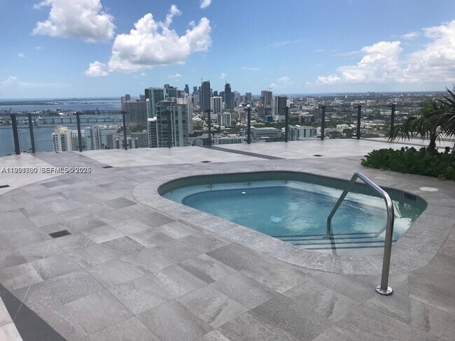 Building Photo - 501 NE 31st St