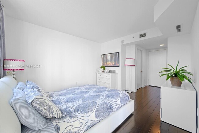 Building Photo - 150 Sunny Isles Blvd