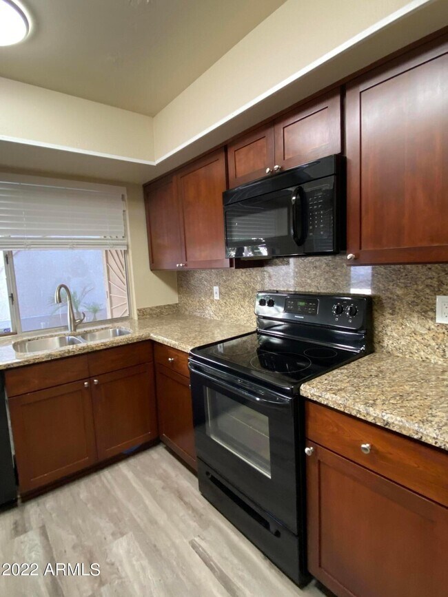 Building Photo - 11049 N 109th Way