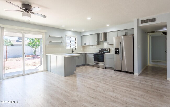 Building Photo - 3325 S Shafer Dr