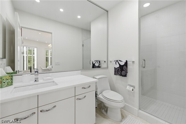 Building Photo - 8665 Bay Colony Dr