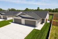 Building Photo - 512-514 W. 50th Ct. S.