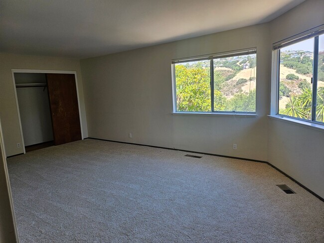 Building Photo - 27 Whitman Ct