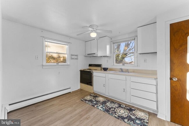 Building Photo - 225 Pershing Ave