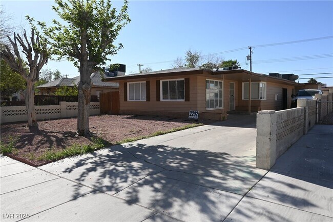 Building Photo - 2200 Marlin Ave