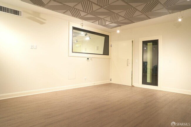 Building Photo - 2505 Divisadero St