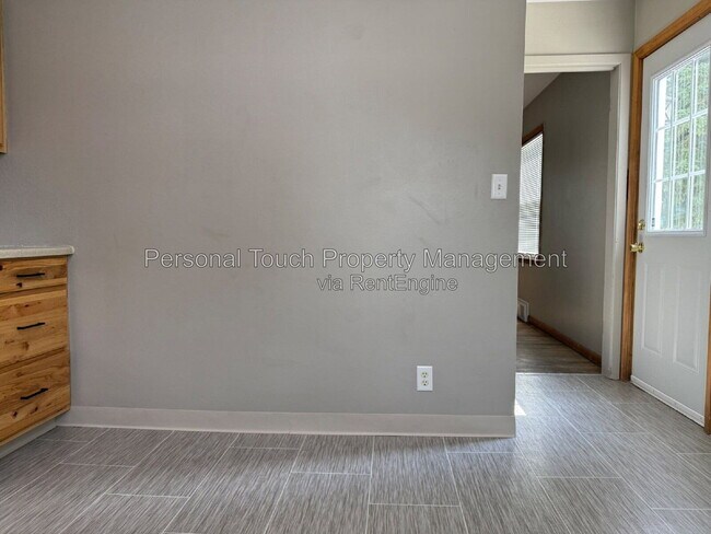 Building Photo - 413 22nd St S