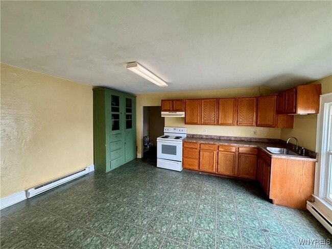 Building Photo - 341 Upper Front Ave