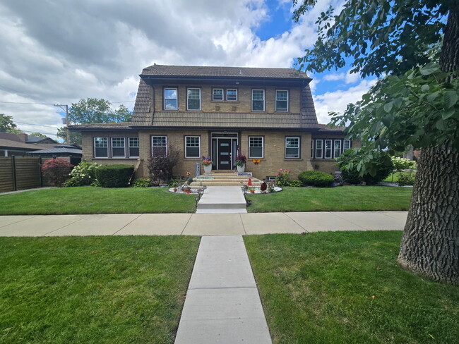 Primary Photo - 10156 S Hoyne Ave
