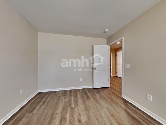 Building Photo - 1100 Briar Rose Ln