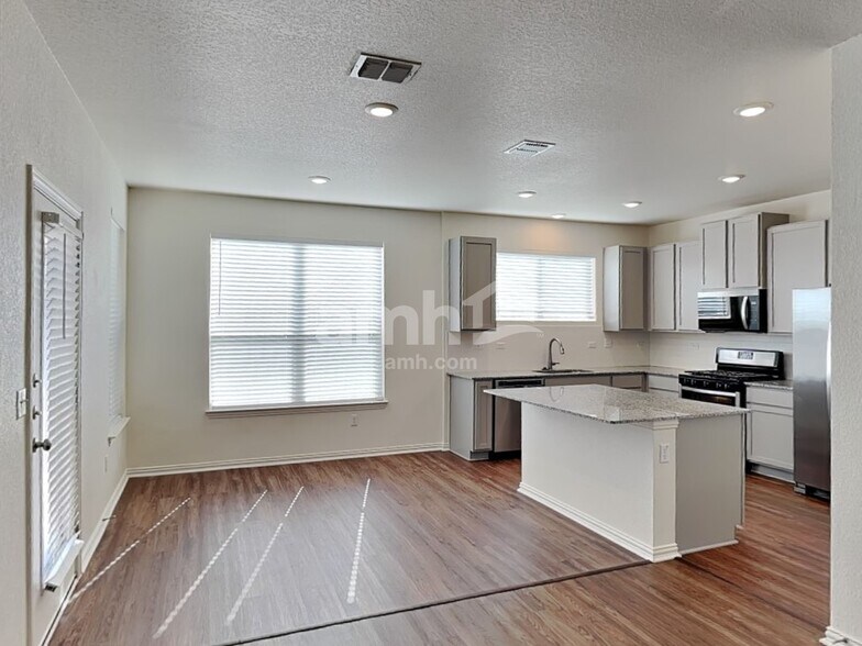 Building Photo - 2726 Wolfcreek