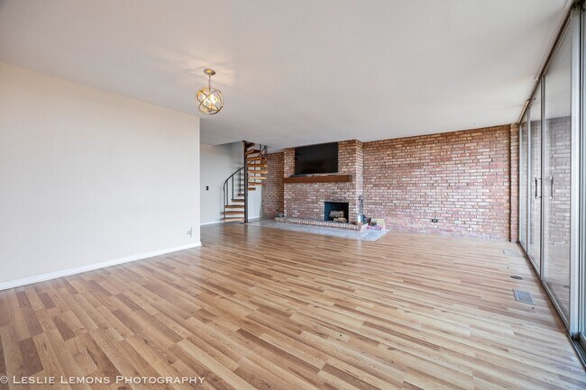 Building Photo - 5600 Hillcrest Ln