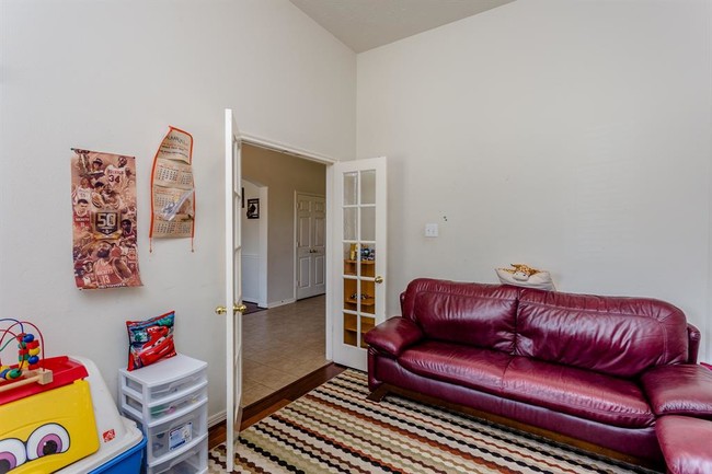 Building Photo - 6706 Ashworth Dr
