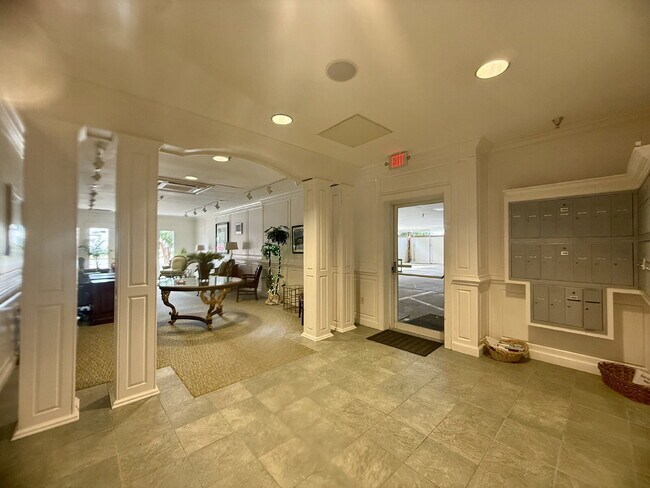 Building Photo - "Coastal Comfort: Spacious 2-Bedroom Condo Retreat in Virginia Beach"