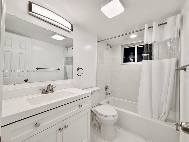 Building Photo - 2101 NE 51st St