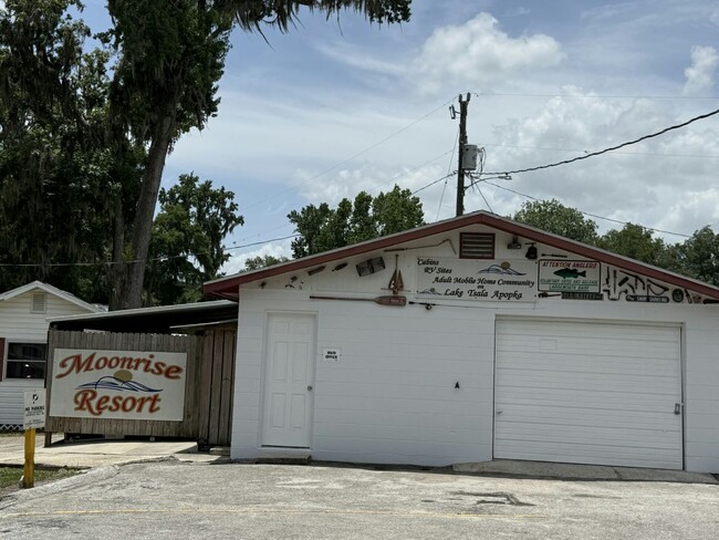 Building Photo - 8801 E Moonrise Ln