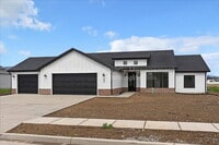 Building Photo - 837 E 3rd N