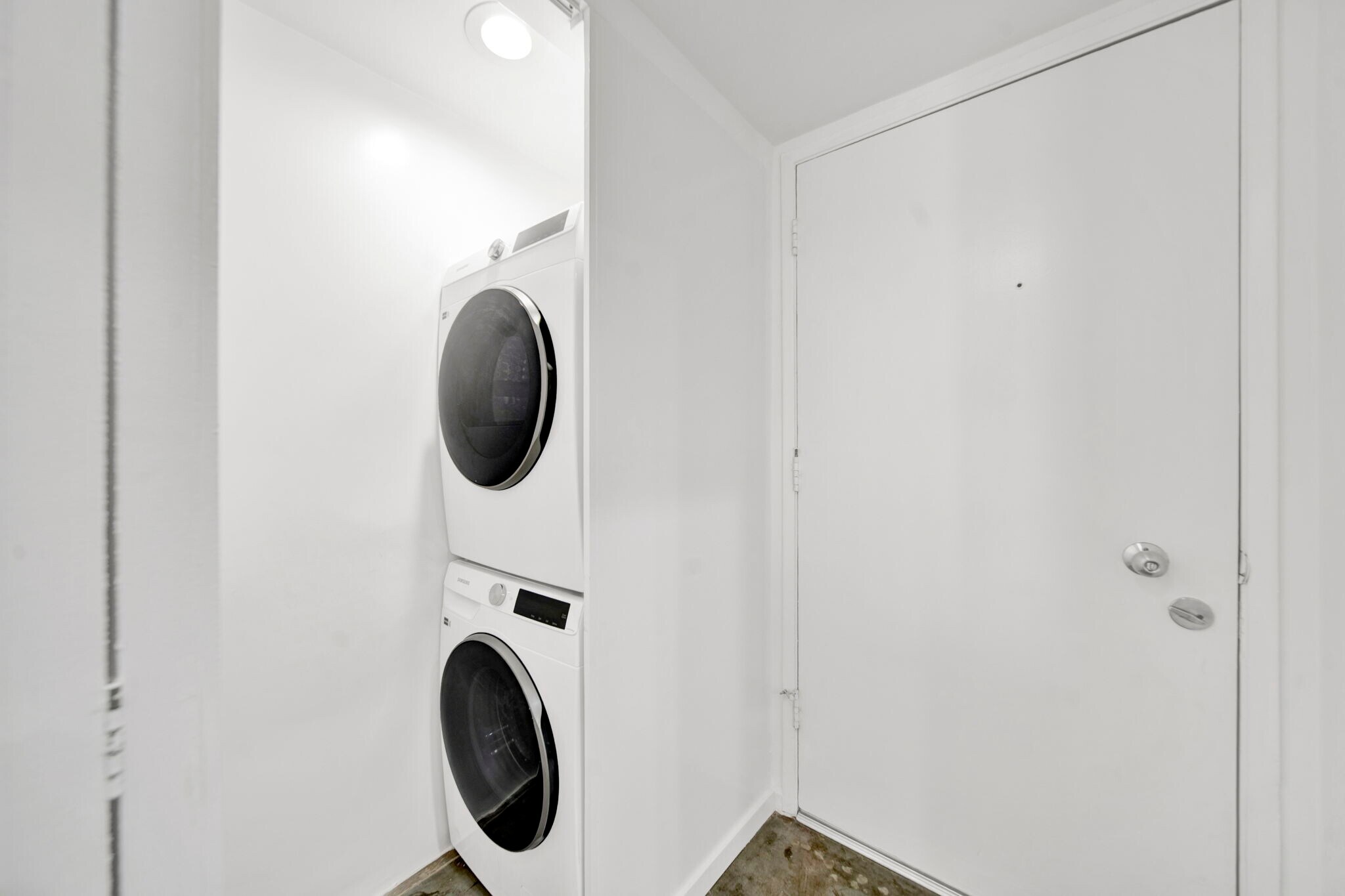 Building Photo - 7767 Hollywood Blvd