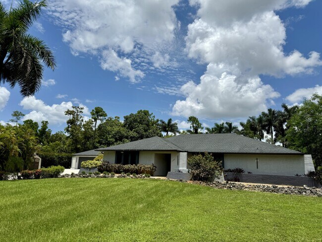 Building Photo - 5580 Cynthia Ln