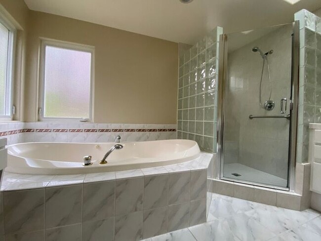 Building Photo - 3BR 3BA home, located in beautiful Solana Beach! Spacious layout with lush landscape