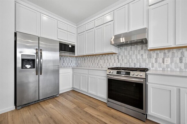 Building Photo - 32006 Medallion Oaks Trl