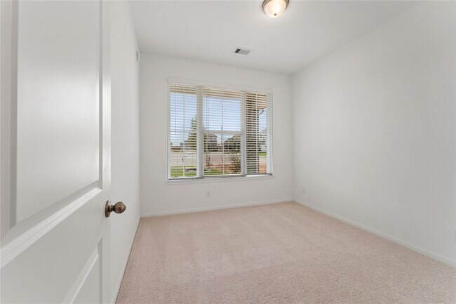 Building Photo - 570 Long Beach Bay Dr