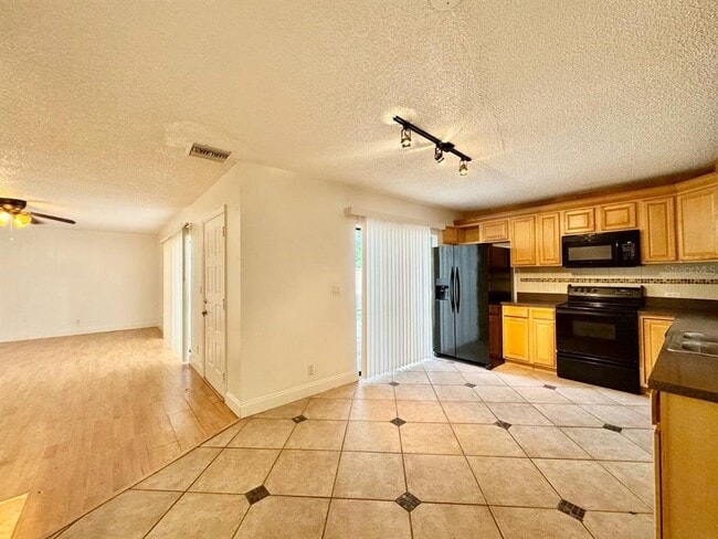 Building Photo - 2636 10th Ct