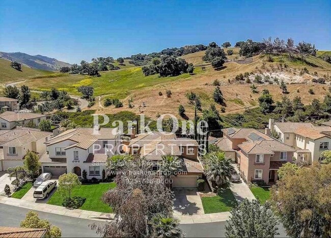 Building Photo - Stunning Montecito Home with Lime Ridge Trail Access