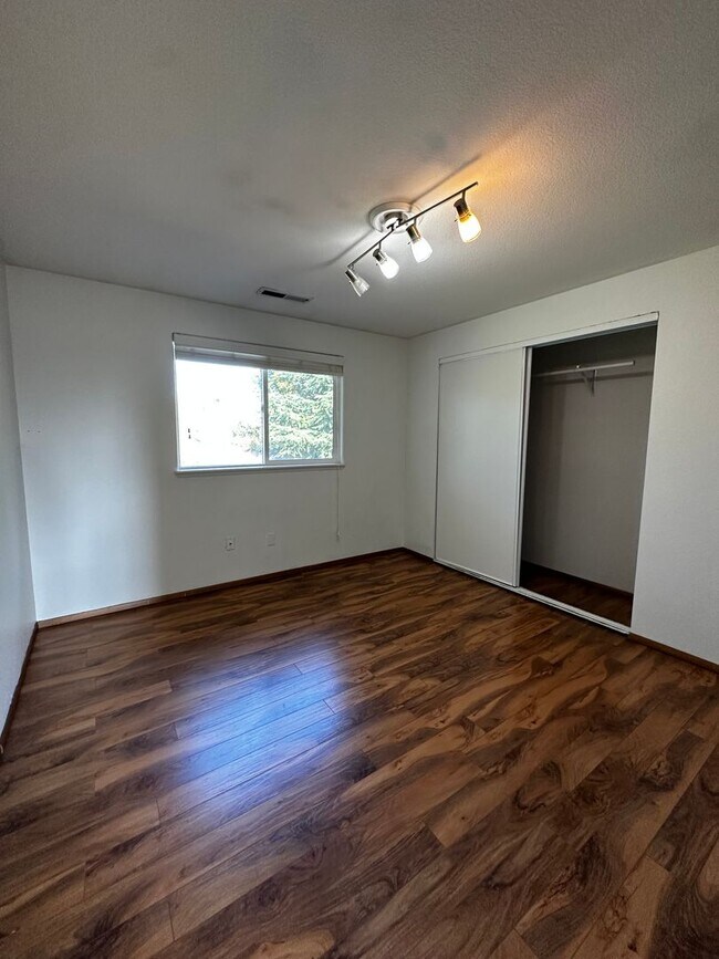 Building Photo - Gorgeous 4 Bedroom 2.5 Bath Single Family Home On Private Cul-Du-Sac