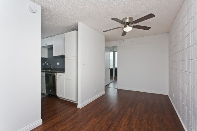Building Photo - Haiku Hale - 3 bedroom, 2 bathroom, 1 park...