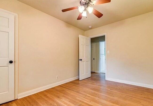 Building Photo - 4902 Valley Oak Dr