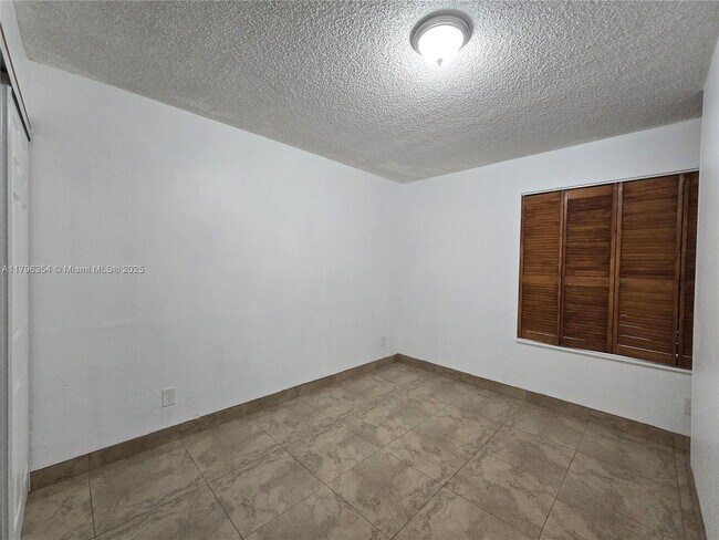 Building Photo - 10421 SW 157th Pl