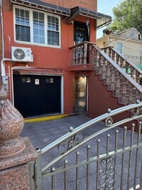 Building Photo - 926 Crescent St.