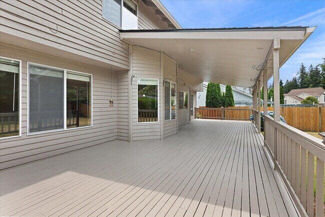 Building Photo - 12706 52nd Pl W