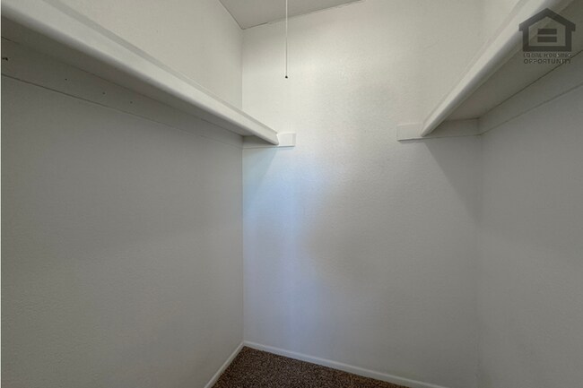 Building Photo - 4Bed/2Bath House at Chandler Blvd/McQueen Rd! Ready for Immediate Move-In! – NO HOA!